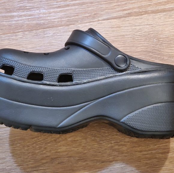 Cape Robbin Black Platform Slip On Mules - Picture 4 of 10